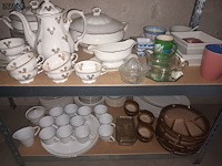 Lot 77 - keukengerei en huisraad. inhoud rek - afbeelding 4 van  5