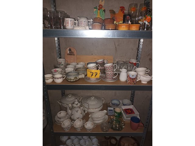 Lot 77 - keukengerei en huisraad. inhoud rek - afbeelding 5 van  5