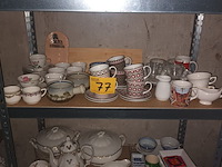 Lot 77 - keukengerei en huisraad. inhoud rek - afbeelding 5 van  5