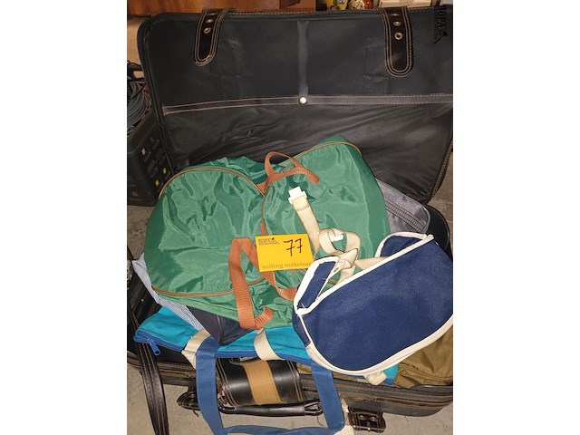 Lot 77 - koffer met tassen. 13 stuks - afbeelding 1 van  4