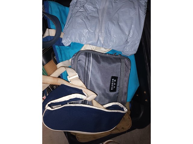 Lot 77 - koffer met tassen. 13 stuks - afbeelding 2 van  4