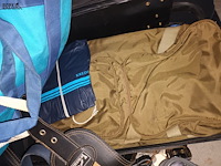 Lot 77 - koffer met tassen. 13 stuks - afbeelding 3 van  4