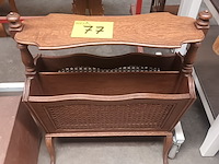 Lot 77 - krantenrekje - afbeelding 1 van  3