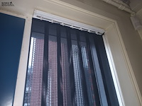 Lot 77 - lamellen gordijn luxaflex - afbeelding 2 van  3