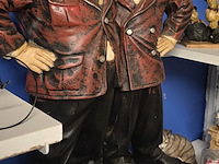 Lot 77 - laurel & hardy beeld - afbeelding 2 van  3