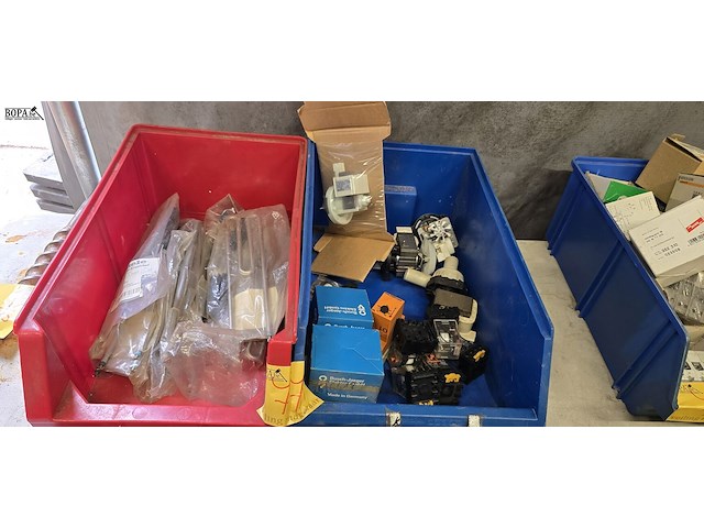 Lot 77 - lot verwarmingselementen miele + onderdelen - afbeelding 1 van  3