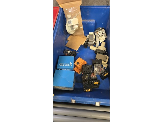 Lot 77 - lot verwarmingselementen miele + onderdelen - afbeelding 2 van  3