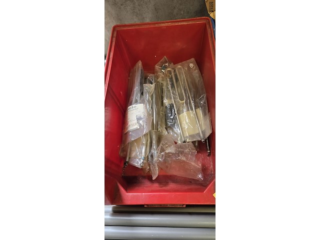 Lot 77 - lot verwarmingselementen miele + onderdelen - afbeelding 3 van  3
