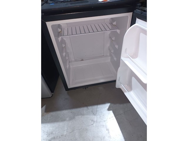 Lot 77 - minibar maxxhome - afbeelding 2 van  3