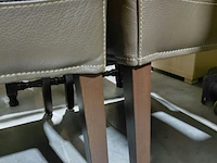 Lot 77 - moderne lederen stoelen - perfecte staat - 6 stuks - afbeelding 7 van  8