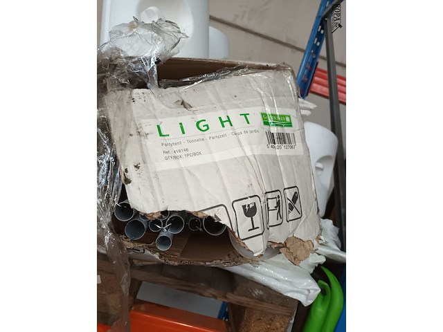 Lot 77 - partytent - afbeelding 2 van  3