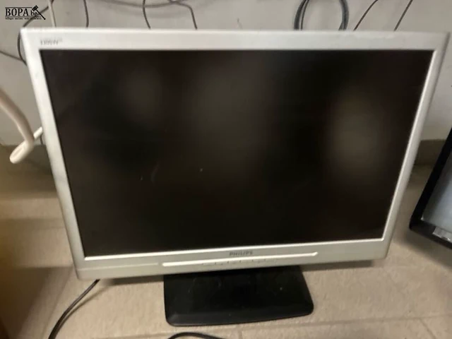 Lot 77 - philips computerschermen - 3 stuks - afbeelding 3 van  5