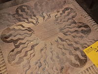 Lot 77 - retro kastje met klompen - afbeelding 2 van  2