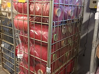 Lot 77 - rolcontainer met bobijnen garen - afbeelding 1 van  3