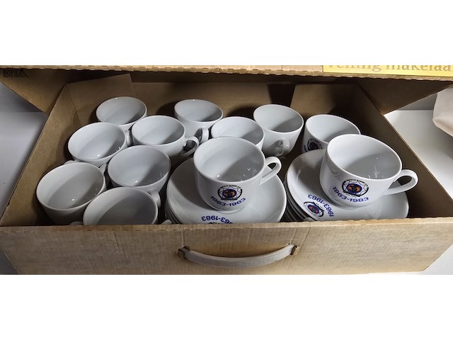 Lot 77 - set tasjes en bordjes 1963 - 1983 (24 delig) - afbeelding 1 van  2