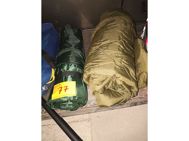 Lot 77 - slaapzak en matras - afbeelding 1 van  3