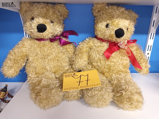 Lot 77 - teddybeer. 2 stuks - afbeelding 1 van  2