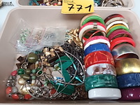 Lot 771 - groot lot fantasiejuwelen - afbeelding 4 van  4