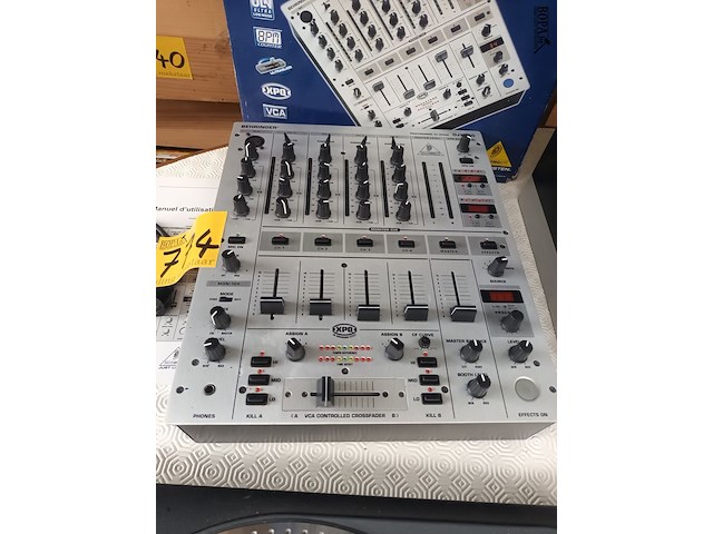 Lot 774 - dj mixer djx 700 - afbeelding 2 van  5