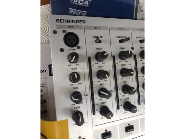 Lot 774 - dj mixer djx 700 - afbeelding 5 van  5