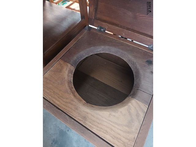 Lot 78 - antiek houten kamertoilet - afbeelding 2 van  3