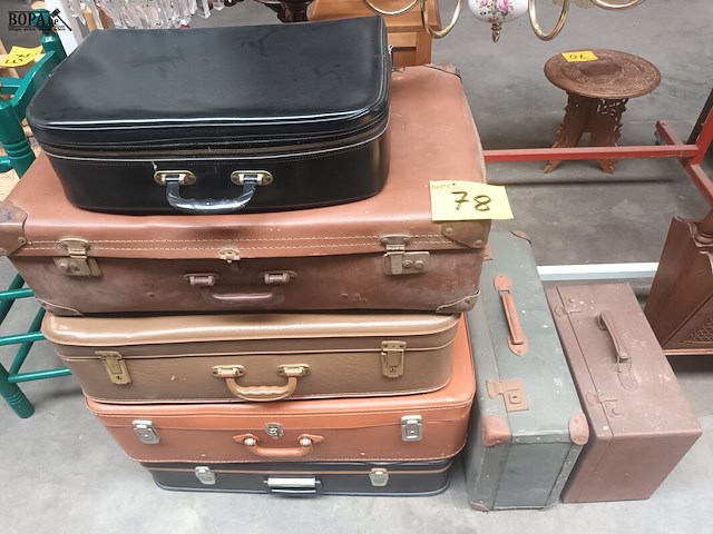 Lot 78 - antieke valiezen. 7 stuks - afbeelding 1 van  4