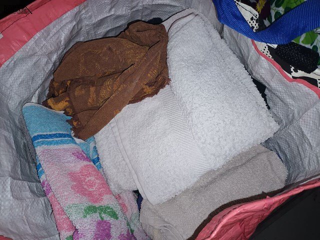 Lot 78 - badkamerlinnen. 3 zakken - afbeelding 2 van  4