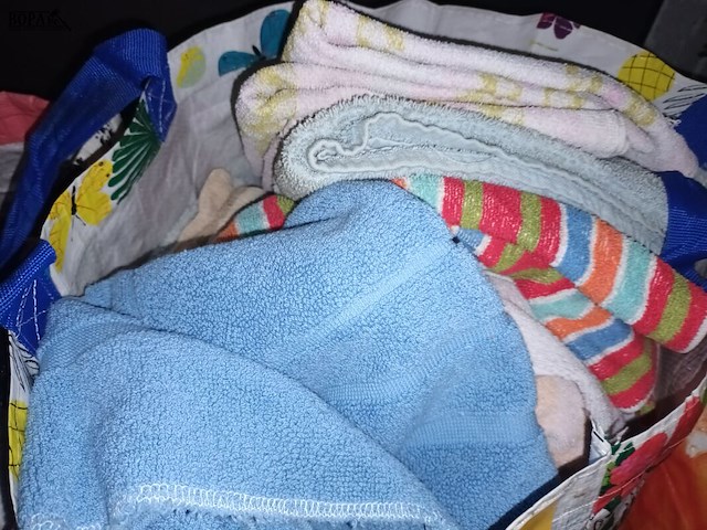 Lot 78 - badkamerlinnen. 3 zakken - afbeelding 3 van  4