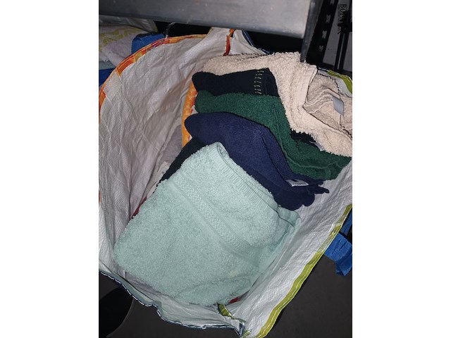 Lot 78 - badkamerlinnen. 3 zakken - afbeelding 4 van  4