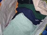 Lot 78 - badkamerlinnen. 3 zakken - afbeelding 4 van  4