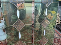 Lot 78 - duo glas in lood panelen - groen met beige/goud - afbeelding 1 van  2