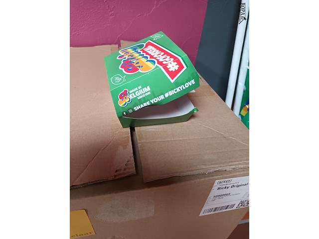 Lot 78 - hamburger verpakking bicky - afbeelding 3 van  3