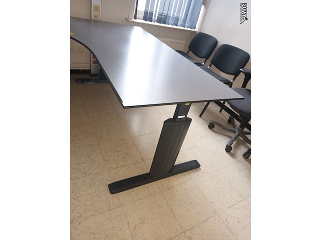 Lot 78 - hoekbureau met ladeblok - afbeelding 2 van  3