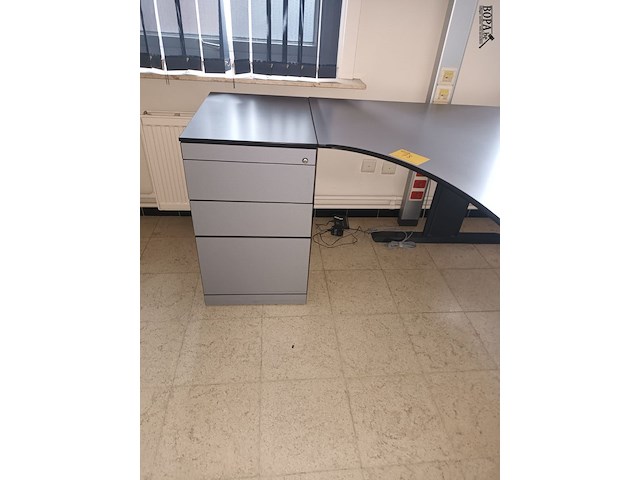 Lot 78 - hoekbureau met ladeblok - afbeelding 3 van  3