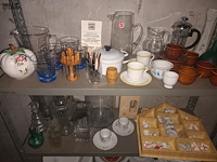 Lot 78 - keukengerei en huisraad. inhoud rek - afbeelding 3 van  6