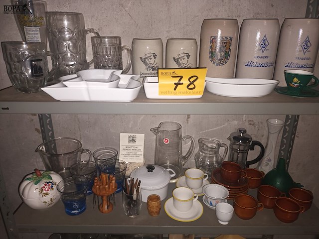 Lot 78 - keukengerei en huisraad. inhoud rek - afbeelding 6 van  6