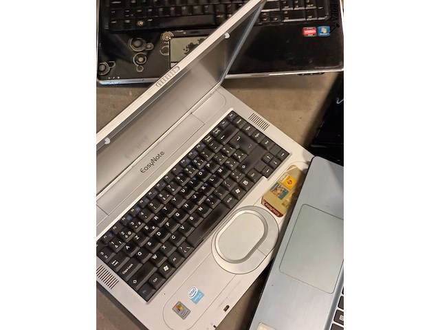 Lot 78 - laptops. 4 stuks - afbeelding 3 van  4