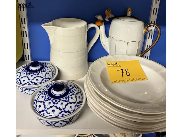 Lot 78 - lot keramiek met stempel - afbeelding 1 van  9