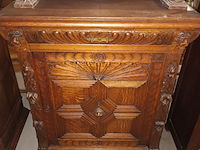 Lot 78 - mechelse buffetkast - afbeelding 2 van  3