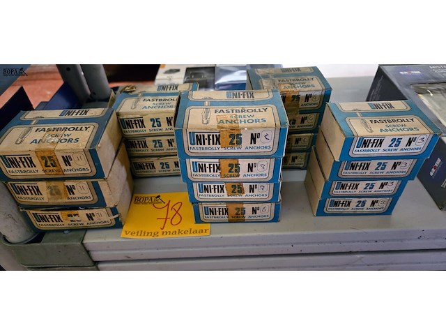 Lot 78 - metalen pluggen 10 dozen - afbeelding 1 van  6