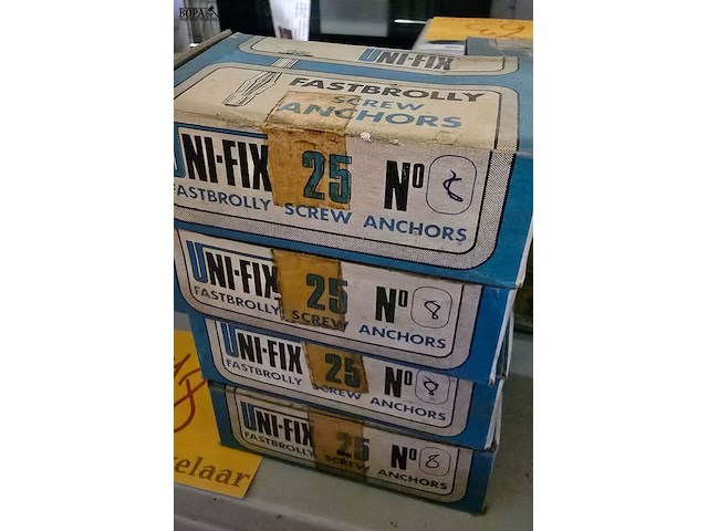 Lot 78 - metalen pluggen 10 dozen - afbeelding 4 van  6