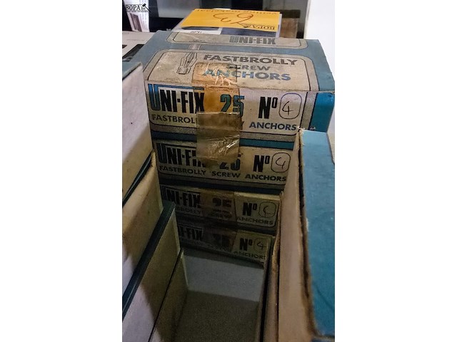 Lot 78 - metalen pluggen 10 dozen - afbeelding 5 van  6