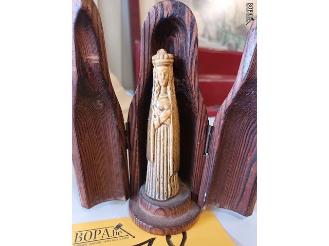 Lot 78 - miniatuur houtsnijwerk maria - afbeelding 2 van  3