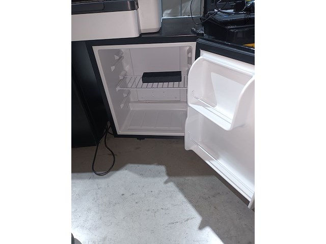 Lot 78 - minibar maxxhome - afbeelding 2 van  3