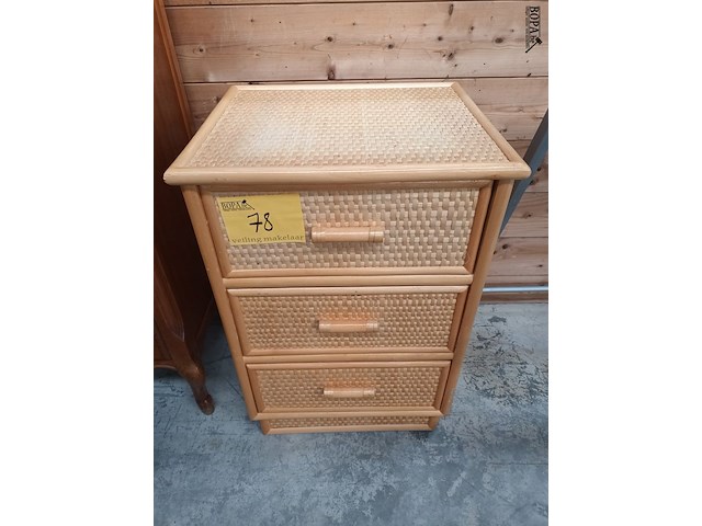 Lot 78 - rotan ladekastje - afbeelding 1 van  5