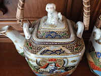 Lot 78 - satsuma theekan en suikerpot - afbeelding 4 van  5