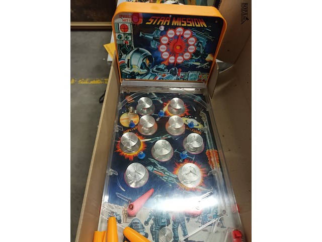 Lot 78 - star mission pinball game - afbeelding 3 van  5