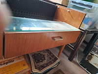 Lot 78 - vintage dressoir met spiegel '60 - 2 lades en glazen bovenpl - afbeelding 3 van  3