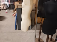 Lot 78 - witte torso man met statief - afbeelding 3 van  3