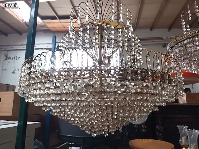 Lot 781 - luster in stras kristallen - afbeelding 1 van  4